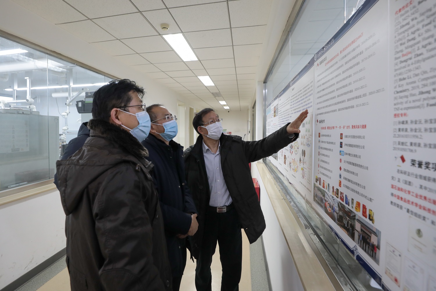 中宣部对外推广局来校调研