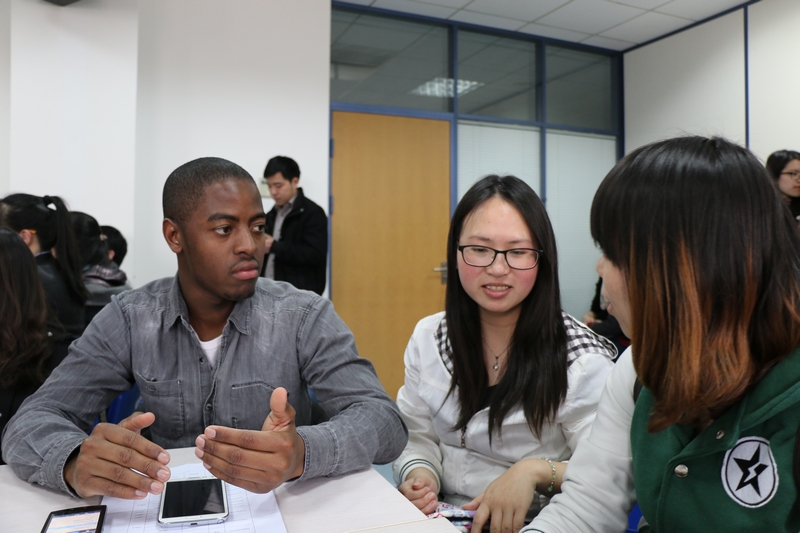 2014国际周我校举行中外学生文化交流会